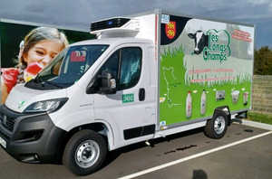 Canter-carrocería de camión mitsubishi, caja refrigerada, 2 tonos, con aislamiento - Product Image 3