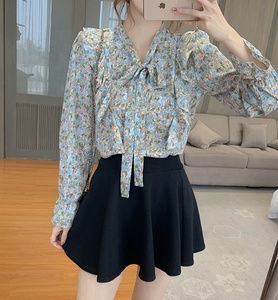 Nueva moda <span class=keywords><strong>mujer</strong></span> señoras primavera <span class=keywords><strong>camisas</strong></span> <span class=keywords><strong>elegantes</strong></span> <span class=keywords><strong>manga</strong></span> <span class=keywords><strong>larga</strong></span> cuello en V lazo Correa Floral Tops blusa camiseta Casual camisa - Product Image 5