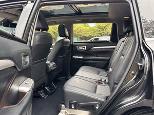Espace pour sept, confort pour tous <span class=keywords><strong>Toyota</strong></span> Highlander : Conçu pour le voyage, conçu pour la famille - Product Image 5