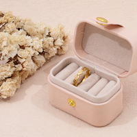 Fenny 18K Vergoldeter Großhandels-Fingerring aus Rostfreiem Stahl mit Graviertem Blumenmuster und Pavé-Fassung, Trendiger Damenring