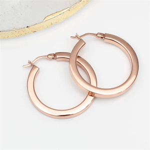 Pendientes <span class=keywords><strong>de</strong></span> aro circulares minimalistas para mujer, aretes <span class=keywords><strong>de</strong></span> aro <span class=keywords><strong>de</strong></span> acero inoxidable chapados en <span class=keywords><strong>oro</strong></span> simple personalizados, joyería para mujer - Product Image 5