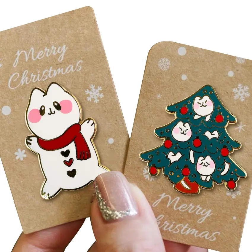 Özel noel süsleri yılbaşı hediyeleri dekorasyon malzemeleri personnaliss logo pimleri anime metal emaye pimleri destek kartı