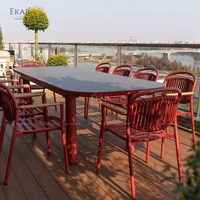 Ensemble de table à manger d'extérieur en aluminium de luxe moderne, cadre en métal bordeaux, table de jardin avec 8 chaises pour villa