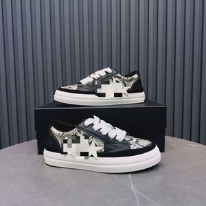 Zapatos Casuales de Moda para Hombre y Mujer, Diseño Clásico con Bloques de Color, Estampado de Estrellas y Animales, Parte Superior de Cuero Genuino, para Todas las Temporadas, con Cordones - Product Image 1