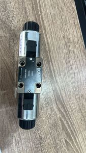 519389 Solénoïde de pompe hydraulique pour rouleau compresseur, pièce de rechange - Product Image 1