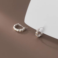 Zierliche Blumen form Ohrringe 925 Sterling Silber Gänseblümchen Creolen Modeschmuck für Frauen