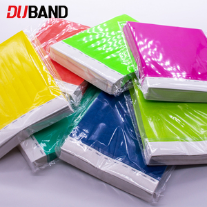 Bracelets en Tyvek personnalisés jetables, imperméables, en <span class=keywords><strong>papier</strong></span>, avec adhésif sécurisé pour festivals, concerts et fêtes - Product Image 1