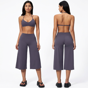 Conjunto de Yoga Gris sin Costuras con Top Corto Halter y Pantalones Culotte de Cintura Alta, 2 Piezas, Color Sólido, Ropa Deportiva Transpirable - Product Image 1