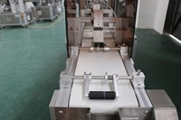 Étiqueteuse professionnelle électrique de haute précision Skilt avec moteur PLC automatique pour étiquettes volantes, adhésives, RFID, en papier ou en bois