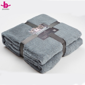 Venta al por mayor 100% poliéster Fuzzy Fluffy Throw logotipo personalizado nombre conejo consolidado burbuja piel sintética Minky tela adulto bebé Manta