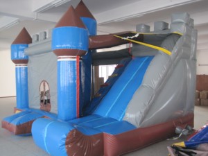 Château gonflable combiné avec toboggan pour les sauts et le plaisir des enfants, utilisation commerciale, matériau PVC, capacité 500 kg - Product Image 2