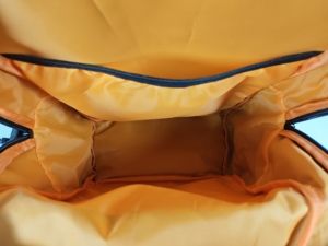 Mochila Negra de Gran Capacidad para Pickleball con Correas Exteriores para Raquetas y Pelotas, Organizador Interior Multicompartimento - Product Image 6