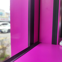Fenêtres coulissantes verticales automatiques en alliage d'aluminium, stores modernes à enroulement, élévateurs électriques intelligents, coupe-vent et isolants thermiquement pour chambre à coucher