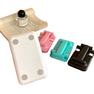 Soporte Plegable Ajustable para Teléfono de Plástico, con Logotipo Personalizado Impreso en Serigrafía, Soporte Portátil de Escritorio para Tablets, Regalo Promocional Empresarial - Product Image 4