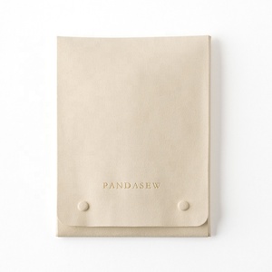 Plateaux de présentation de bijoux en microfibre de daim de luxe avec logo personnalisé PandaSew - Product Image 3