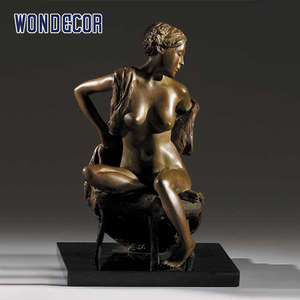 Hete gegoten bronzen vrouwelijke naakte sexy sculptuur bronzen vrouwensculptuur - Product Image 1