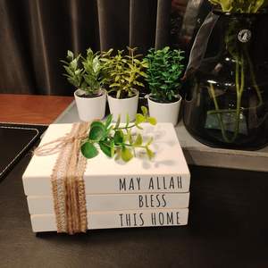 กองหนังสือไม้ขนาดเล็กอาจอัลเลาะห์อวยพรบ้านนาอิสลามอิสลามสำหรับตกแต่งรอบเดือนรอมฎอนทาสีโลหะวัสดุธรรมชาติที่ทำด้วยมือ - Product Image 2