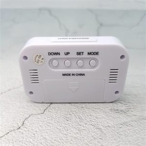 Mini Reloj Despertador Electrónico LCD Moderno con Retroiluminación, Temporizador Inteligente de Temperatura para Estudiantes, Incluye Calendarios para Uso en el Dormitorio - Product Image 3