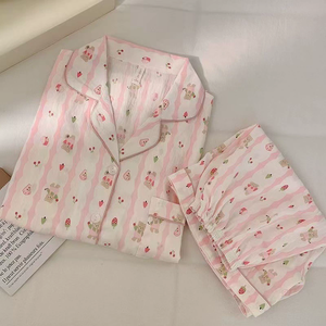 Pigiama Estivo da Donna a Maniche Lunghe con Design Cartoon - Pinguino e Nuvole in Flanella per Casa - Product Image 6
