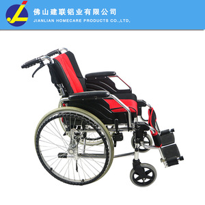 Fauteuil roulant manuel léger et pliable avec frein en U pour l'assistance à la mobilité des personnes âgées - Product Image 3