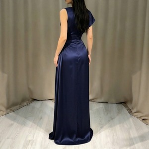 Vestido de Verão em Cetim com Cintura Ajustada e Saia Plissada Longa Elegante Plus Size - Product Image 4