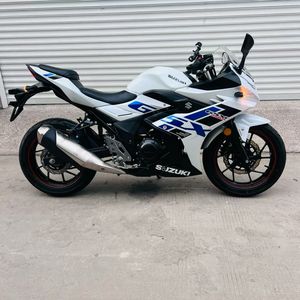 Motocyclette à essence d'occasion <span class=keywords><strong>Suzuki</strong></span> GSX250 - Bicylindre, refroidissement par eau, injection électronique de carburant, 250cc - Product Image 2