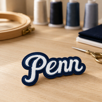 Patch brodé en chenille personnalisé en gros |   Patch Lettres Bleues et Blanches |   Finition en satin |   Fabricant de patchs OEM