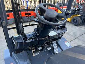 รถยกโตโยต้ามือสองรถยกเครื่องยนต์ดีเซลญี่ปุ่นแบบมัลติฟังก์ชันรถยกโตโยต้า FD30อยู่ในสภาพดี - Product Image 6