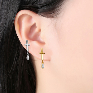 Boucles d'oreilles épée en titane avec pendentif étoile en zircon, clou à filetage interne, bijoux de piercing unisexe tendance - Product Image 2
