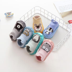 Vente en gros de chaussettes décontractées pour enfants Chaussettes de sol antidérapantes pour garçon avec motif de dessin animé pour la saison d'automne - Product Image 5