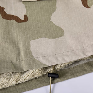 Chaqueta de camuflaje personalizada <span class=keywords><strong>M65</strong></span> con capucha desmontable y forro opcional en camuflaje tricolor del desierto para los mercados de Oriente Medio y África - Product Image 5
