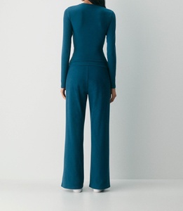 Chemises pour femmes en <span class=keywords><strong>turquoise</strong></span> doux et respirant, col rond transparent, manches longues, couleur unie, chemises à manches longues pour femmes, OEM - Product Image 3