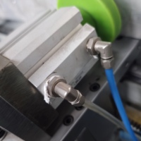 Machine de perçage et de fraisage CNC OUWO 3200 mm pour le perçage de trous de serrures et de trous de drainage dans les profilés de fenêtres en alliage d'aluminium, PVC et cuivre