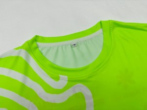 เสื้อยืดพิมพ์ลายเรืองแสงแบบกำหนดเอง ผ้าโพลีเอสเตอร์ 100% เสื้อยืดแขนยาวแบบซับลิเมชั่น - Product Image 3