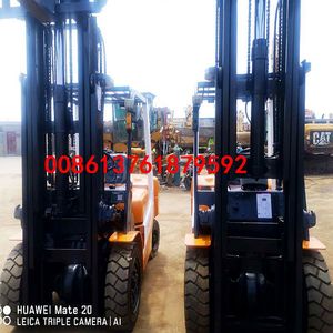 Chariot élévateur diesel à combustion interne d'occasion Japan TCM FD30 avec une hauteur de levage de 3 m pour travaux de construction - Product Image 4