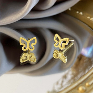 Vente en gros, en stock, boucles d'oreilles clous papillon creuses plaquées or 18 carats pour femmes - Product Image 5
