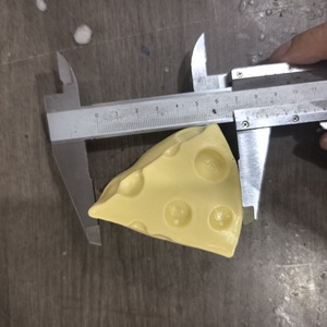Jouet anti-stress élastique en caoutchouc souple TPR/PU, modèle alimentaire réaliste en forme de triangle de fromage, personnalisable avec logo – Vente chaude - Product Image 4