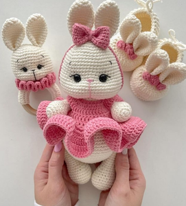 Coniglietto all'Uncinetto con Vestito Carino e Bellissimo Colore Personalizzabile Giocattolo Coniglio Fatto a Mano all'Uncinetto per Bambini - Product Image 2