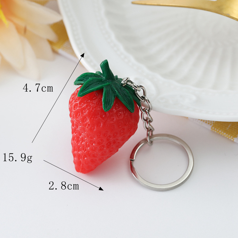 Llavero de fresa rojo hoja oscura