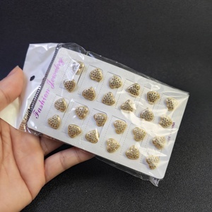 Venta al por mayor de joyería barata, pendientes huecos de oro chapados en latón, pendientes de flores, pendientes con estampado africano para mujer - Product Image 5