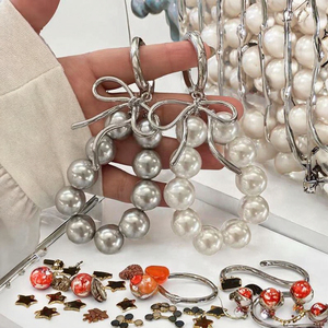 CHENXI Porte-clés exquis avec nœud papillon et perles, accessoires de téléphone, pendentif de sac en imitation perle, porte-clés en métal avec perles - Product Image 3