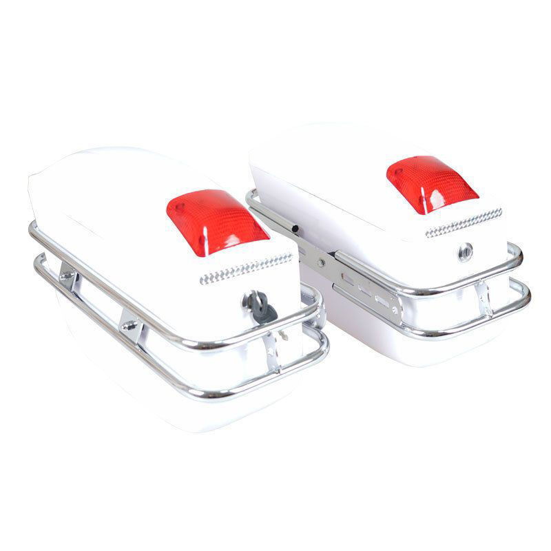 Un par de cajas laterales blancas con luces