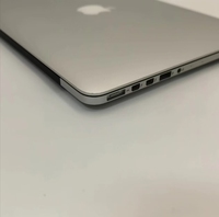 Ordinateur portable MacBook Pro i5 2015 13 pouces 8+128 Go 2,7 GHz, 80 % neuf, idéal pour les études, avec traces d'usage, tapis de souris et sac d'origine inclus.