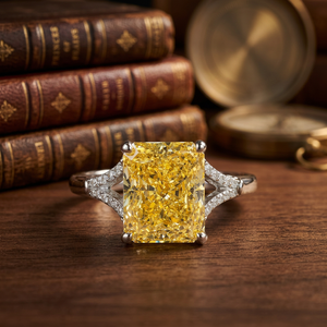 Bague de fiançailles en or blanc pour femme, sertie d'un diamant jaune fantaisie de laboratoire taille émeraude et de pierres latérales en diamant - Product Image 2