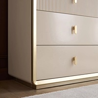 Commode à six tiroirs de style européen personnalisée avec façades de tiroirs côtelées, table de maquillage en bois massif laqué mat