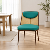 Chaise de salle à manger turquoise avec dossier en U inversé sur structure de couleur chocolat