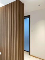 Panel de Pared de Listones con Acabado de Madera Fina, Diseño Minimalista de Lujo Ligero para Paredes Modernas con TV