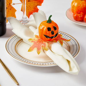 Anneaux de serviette en <span class=keywords><strong>bois</strong></span> de luxe tête de citrouille d'Halloween Unique feuille d'horreur fausse feuille d'érable <span class=keywords><strong>anneau</strong></span> porte-serviettes en plastique écologique - Product Image 2