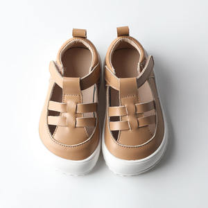 Vente en gros de sandales d'été plates pour enfants en cuir véritable légères et mignonnes pour l'extérieur avec fermeture à boucle et sangle - Product Image 6