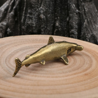Figurine de requin marteur vintage en laiton exquis, plateau à thé, décoration de bureau, artisanat rétro en cuivre, mini ornement marin de collection